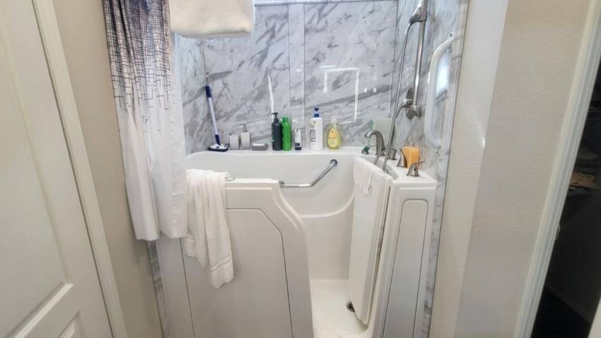 344 Siberian Cypress Circle a Winter Haven, FL Mobile or Manufactured Home for Sale